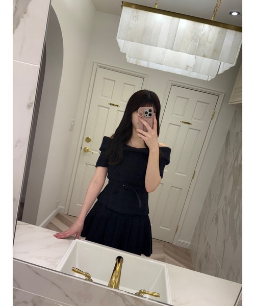MISTREASS(ミストレアス)の「Tweed Off shoulder Top & Pleats Skirt(セットアップ・レディース・ネイビー・FREE)」の7枚目の写真