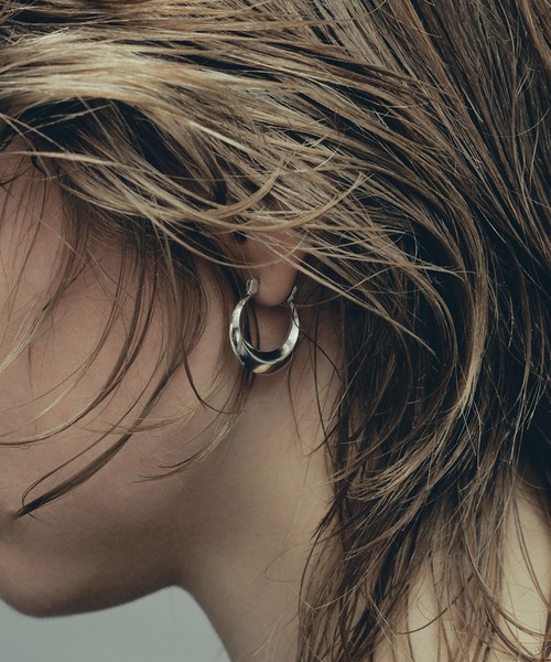 whoseA(フーシー)の「【silver925】 Moon Hoop Pierce / ムーンフープピアス(ピアス(両耳用)・メンズ・シルバー・FREE)」の6枚目の写真