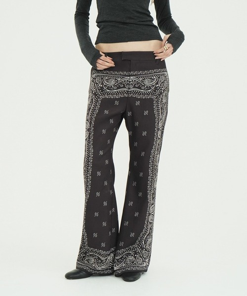 CLANE(クラネ)の「LOW WAIST BANDANA PANTS(その他パンツ・レディース・ホワイト/ブラウン・2/1)」の1枚目の写真