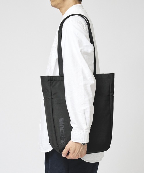 incase(インケース)の「INCO500103-BLK Incase Grid 2-Way Tote Bag - Black(ショルダーバッグ・メンズ・ブラック・ONE SIZE)」の12枚目の写真