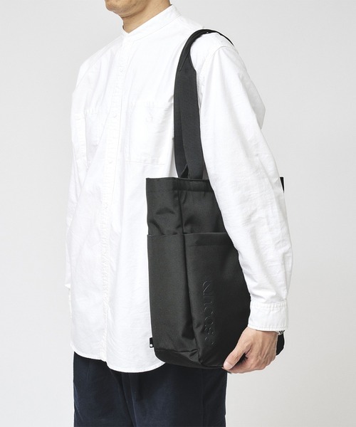 incase(インケース)の「INCO500103-BLK Incase Grid 2-Way Tote Bag - Black(ショルダーバッグ・メンズ・ブラック・ONE SIZE)」の13枚目の写真