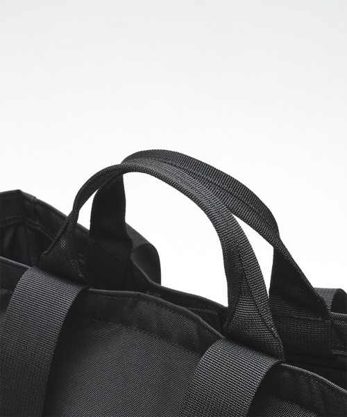 incase(インケース)の「INCO500103-BLK Incase Grid 2-Way Tote Bag - Black(ショルダーバッグ・メンズ・ブラック・ONE SIZE)」の15枚目の写真