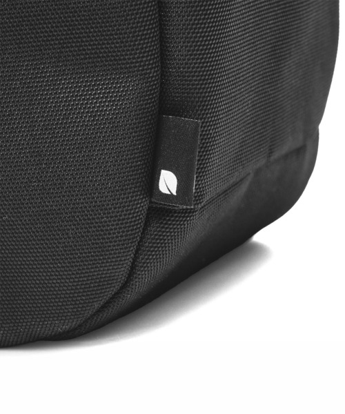 incase(インケース)の「INCO500103-BLK Incase Grid 2-Way Tote Bag - Black(ショルダーバッグ・メンズ・ブラック・ONE SIZE)」の16枚目の写真