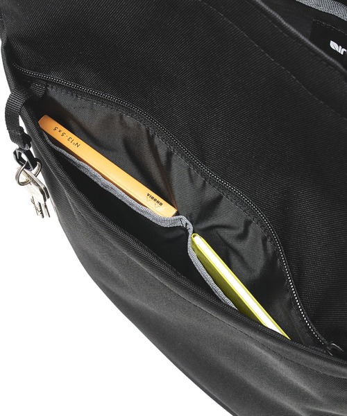 incase(インケース)の「INCO500103-BLK Incase Grid 2-Way Tote Bag - Black(ショルダーバッグ・メンズ・ブラック・ONE SIZE)」の17枚目の写真