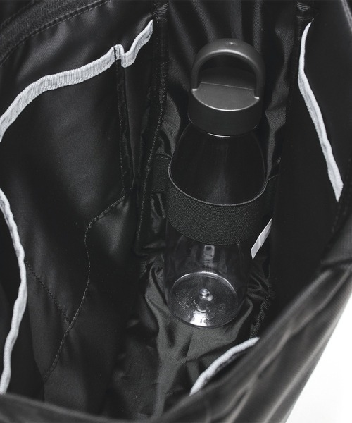 incase(インケース)の「INCO500103-BLK Incase Grid 2-Way Tote Bag - Black(ショルダーバッグ・メンズ・ブラック・ONE SIZE)」の21枚目の写真