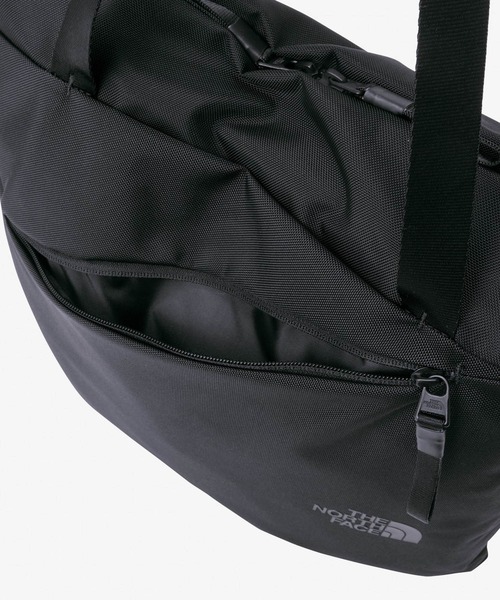 THE NORTH FACE(ザノースフェイス)の「THE NORTH FACE Pyrenees Tote(トートバッグ・メンズ・ブラック/オフホワイト・FREE)」の4枚目の写真