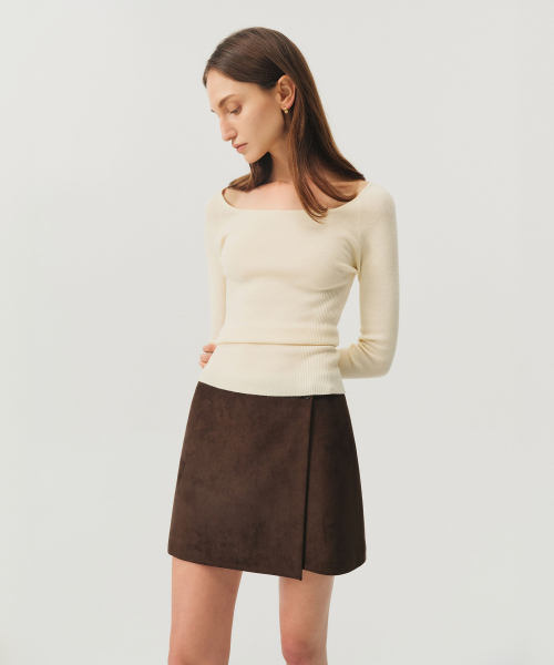 LOOKAST(ルックキャスト)の「ウールブレンドスクエアネックスリムニットトップ / WOOL BLEND SQUARE-NECK SLIM KNIT TOP_4colors(ニット/セーター・レディース・ブラック/アイボリー/チャコール/ミント・SMALL/MEDIUM)」の7枚目の写真