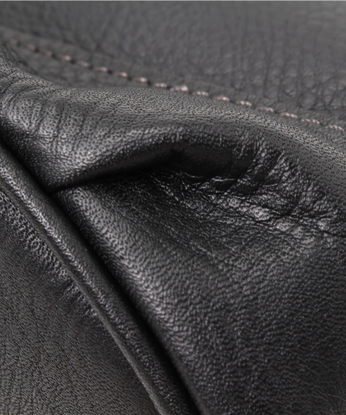 BLUE LABEL CRESTBRIDGE（ブルーレーベルクレストブリッジ）の「レザー2WAYラウンドトートバッグ（ショルダーバッグ・レディース・ブラック/レッド・X）」の9枚目の写真