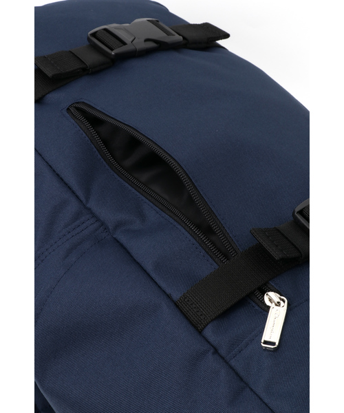Champion（チャンピオン）の「【チャンピオン　デンケン】　スクエアなスタイリングのミドルサイズデイパック　/　52892（バックパック/リュック・メンズ・ネイビー/ブラック/ブラック×ホワイト・FREE）」の7枚目の写真