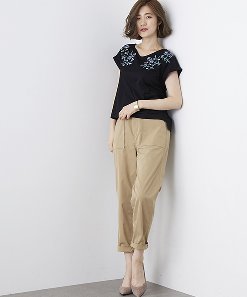 STUDIOUS(ステュディオス)の「マルチ刺繍カットソー(Tシャツ/カットソー・レディース・ブラック/オフホワイト/レッド・FREE)」の8枚目の写真