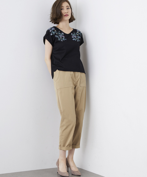 STUDIOUS(ステュディオス)の「マルチ刺繍カットソー(Tシャツ/カットソー・レディース・ブラック/オフホワイト/レッド・FREE)」の14枚目の写真