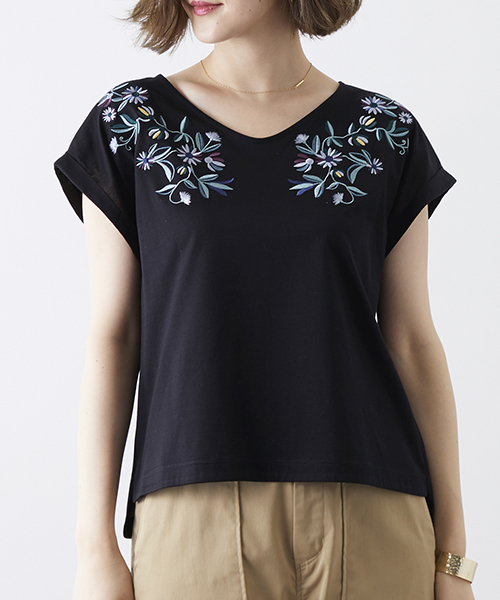 STUDIOUS(ステュディオス)の「マルチ刺繍カットソー(Tシャツ/カットソー・レディース・ブラック/オフホワイト/レッド・FREE)」の17枚目の写真