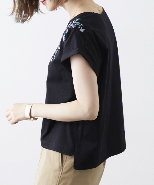 STUDIOUS(ステュディオス)の「マルチ刺繍カットソー(Tシャツ/カットソー・レディース・ブラック/オフホワイト/レッド・FREE)」の18枚目の写真