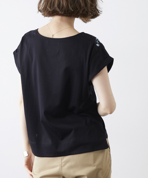 STUDIOUS(ステュディオス)の「マルチ刺繍カットソー(Tシャツ/カットソー・レディース・ブラック/オフホワイト/レッド・FREE)」の19枚目の写真