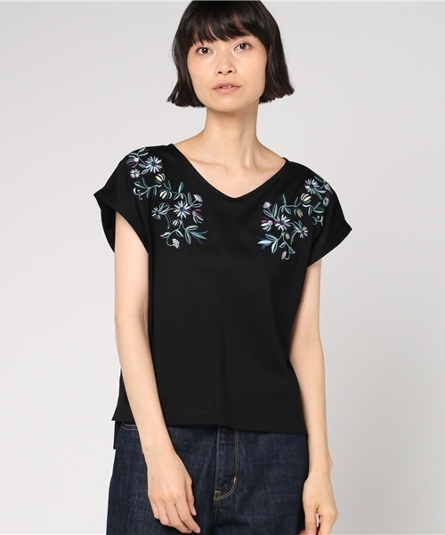 STUDIOUS(ステュディオス)の「マルチ刺繍カットソー(Tシャツ/カットソー・レディース・ブラック/オフホワイト/レッド・FREE)」の4枚目の写真