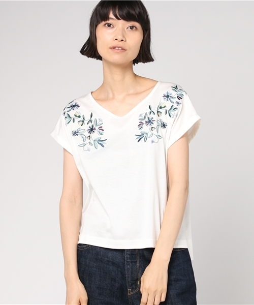 STUDIOUS(ステュディオス)の「マルチ刺繍カットソー(Tシャツ/カットソー・レディース・ブラック/オフホワイト/レッド・FREE)」の6枚目の写真