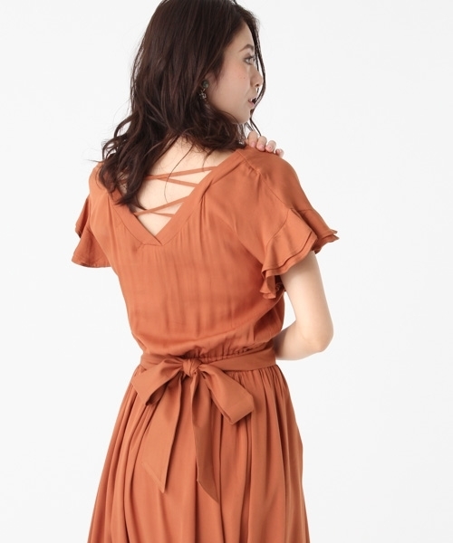 Andemiu（アンデミュウ）の「ソデラッフルＶネックワンピース766451（ワンピース・レディース・モカ/グリーン/その他・FREE）」の2枚目の写真