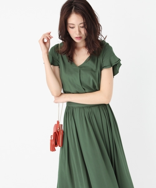 Andemiu（アンデミュウ）の「ソデラッフルＶネックワンピース766451（ワンピース・レディース・モカ/グリーン/その他・FREE）」の13枚目の写真