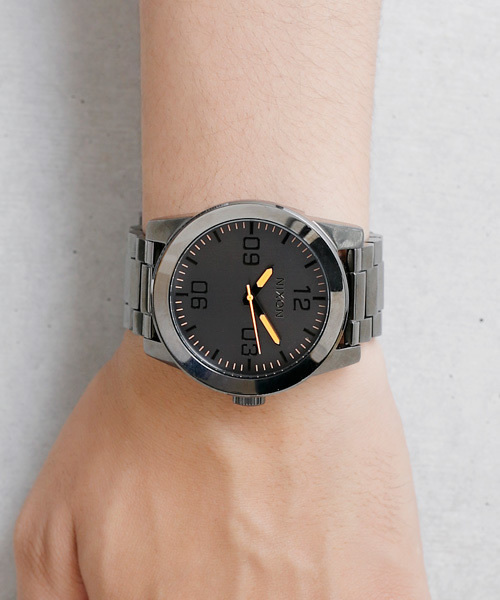 NIXON（ニクソン）の「THE CORPORAL SS（アナログ腕時計・メンズ・ブラック系その他/グレー系その他/ブラック/ゴールド/ゴールド系その他/ガンメタ/ブラック×ゴールド/ブルー系その他/その他/バーガンディー/ブラック×ホワイト/ダークブルー/その他2/その他3・FREE）」の5枚目の写真
