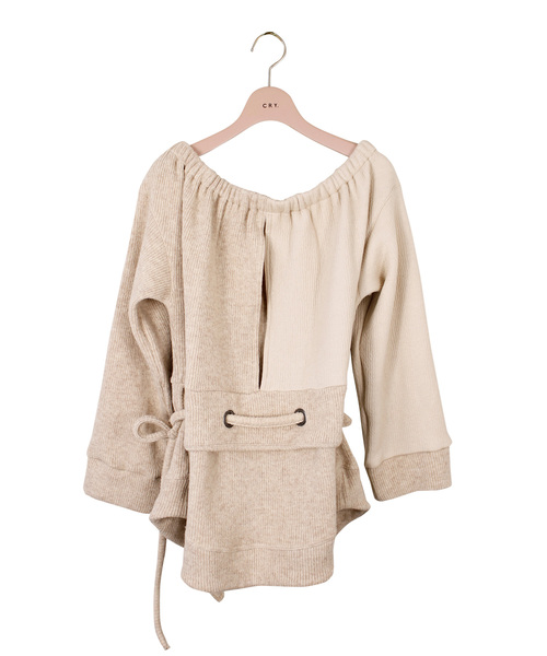 C R Y . オフショルダーデザインニット C R Y . オフショルダーデザインニット