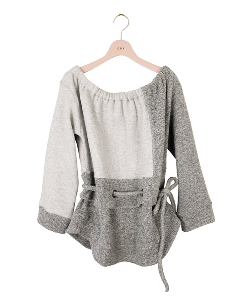 C R Y . オフショルダーデザインニット C R Y . オフショルダーデザインニット