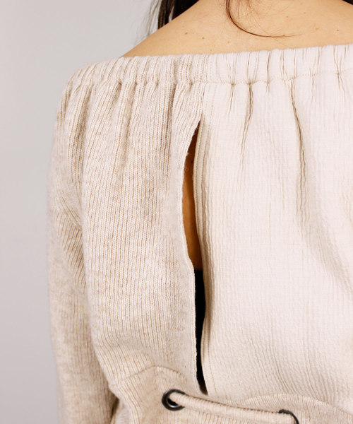 C R Y . オフショルダーデザインニット C R Y . オフショルダーデザインニット