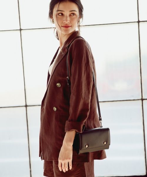 A part by（アパートバイ）の「レザーマルチウォレット 　788928（財布・レディース・ブラック/アイボリー・FREE）」の2枚目の写真