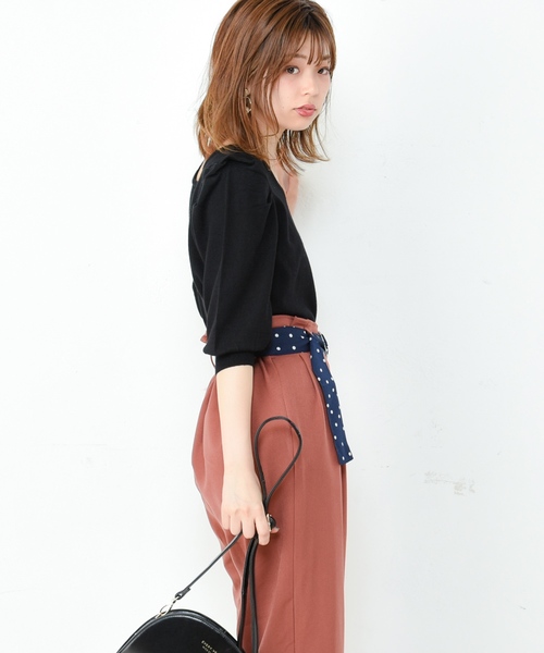 natural couture(ナチュラルクチュール)の「パワショル前後2WAYニット(ニット/セーター・レディース・オフホワイト/ブラック/ブラウン/キャメル・FREE)」の1枚目の写真