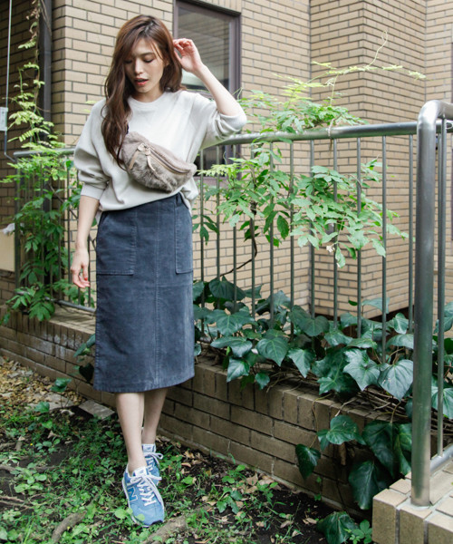 BAYFLOW(ベイフロー)の「コーデュロイロングタイトスカート(スカート・レディース・ネイビー/セージグリーン/チャコール・SMALL/MEDIUM)」の16枚目の写真