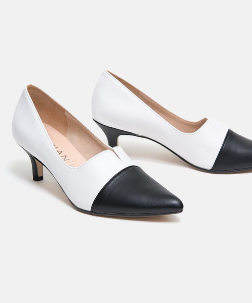 MAMIAN（マミアン）の「ポインテッドトゥ 切替 パンプス (5.0cmヒール)（パンプス・レディース・ブラック/ブラック×ホワイト/グレイッシュベージュ/シルバー/ベージュ/シルバー系その他/ベージュ×ブラック/レオパード/アイボリー/ベージュ系その他/ダークブラウン・22.5cm/23.0cm/23.5cm/24.0cm/24.5cm/25.0cm/25.5cm/22.0cm）」の4枚目の写真