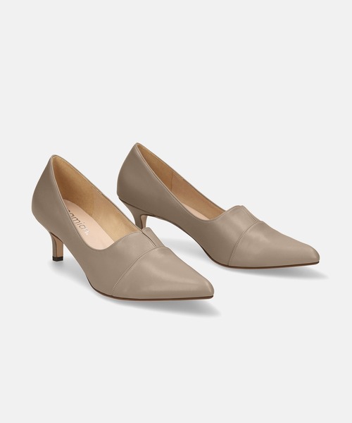 MAMIAN（マミアン）の「ポインテッドトゥ 切替 パンプス (5.0cmヒール)（ドレスシューズ・レディース・ブラック/ブラック×ホワイト/グレイッシュベージュ/シルバー/ベージュ/シルバー系その他/ベージュ×ブラック/レオパード/アイボリー/ベージュ系その他/ダークブラウン・22.5cm/23.0cm/23.5cm/24.0cm/24.5cm/25.0cm/25.5cm/22.0cm）」の22枚目の写真