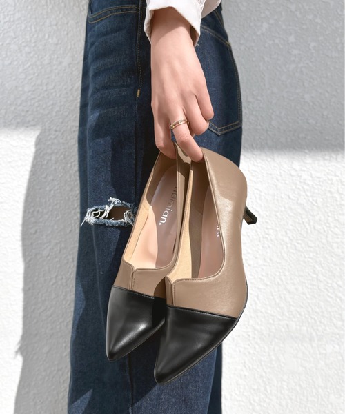 MAMIAN（マミアン）の「ポインテッドトゥ 切替 パンプス (5.0cmヒール)（パンプス・レディース・ブラック/ブラック×ホワイト/グレイッシュベージュ/シルバー/ベージュ/シルバー系その他/ベージュ×ブラック/レオパード/アイボリー/ベージュ系その他/ダークブラウン・22.5cm/23.0cm/23.5cm/24.0cm/24.5cm/25.0cm/25.5cm/22.0cm）」の20枚目の写真