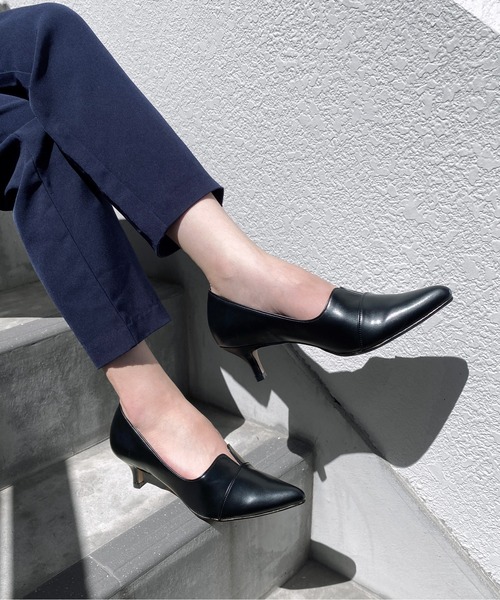 MAMIAN（マミアン）の「ポインテッドトゥ 切替 パンプス (5.0cmヒール)（パンプス・レディース・ブラック/ブラック×ホワイト/グレイッシュベージュ/シルバー/ベージュ/シルバー系その他/ベージュ×ブラック/レオパード/アイボリー/ベージュ系その他/ダークブラウン・22.5cm/23.0cm/23.5cm/24.0cm/24.5cm/25.0cm/25.5cm/22.0cm）」の19枚目の写真