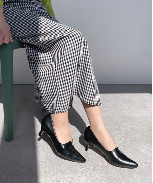 MAMIAN（マミアン）の「ポインテッドトゥ 切替 パンプス (5.0cmヒール)（パンプス・レディース・ブラック/ブラック×ホワイト/グレイッシュベージュ/シルバー/ベージュ/シルバー系その他/ベージュ×ブラック/レオパード/アイボリー/ベージュ系その他/ダークブラウン・22.5cm/23.0cm/23.5cm/24.0cm/24.5cm/25.0cm/25.5cm/22.0cm）」の18枚目の写真