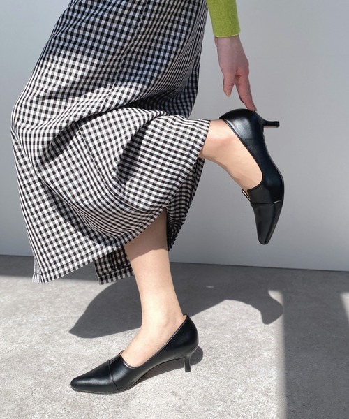 MAMIAN（マミアン）の「ポインテッドトゥ 切替 パンプス (5.0cmヒール)（パンプス・レディース・ブラック/ブラック×ホワイト/グレイッシュベージュ/シルバー/ベージュ/シルバー系その他/ベージュ×ブラック/レオパード/アイボリー/ベージュ系その他/ダークブラウン・22.5cm/23.0cm/23.5cm/24.0cm/24.5cm/25.0cm/25.5cm/22.0cm）」の15枚目の写真