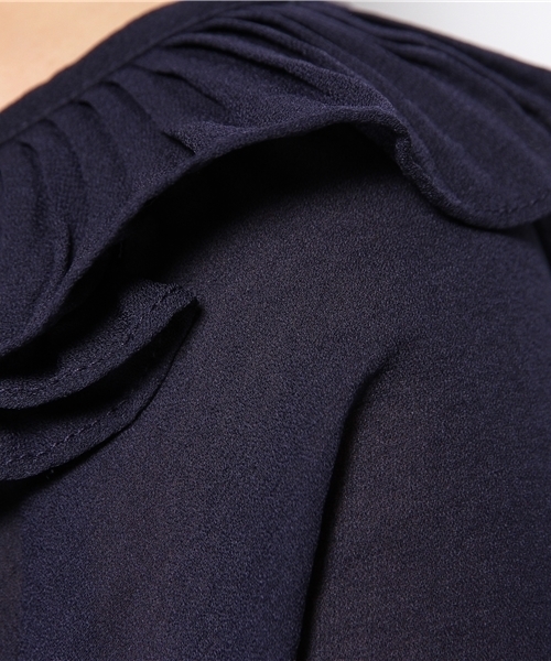 mystic（ミスティック）の「衿フリルVプルオーバー（シャツ/ブラウス・レディース・オフホワイト/ベージュ/ネイビー/ブラック/ブルー・ﾌﾘ-）」の8枚目の写真