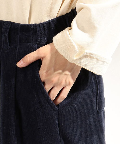 ONIGIRI(オニギリ)の「コーデュロイ ベロア ワイドパンツ(その他パンツ・レディース・アイボリー/ネイビー・MEDIUM/LARGE/SMALL)」の16枚目の写真