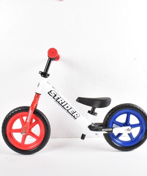 ムラサキスポーツ（ムラサキスポーツ）の「STRIDER　ランニングバイク　ムラサキ別注（スポーツグッズ・キッズ・トリコロール・12inch）」の4枚目の写真