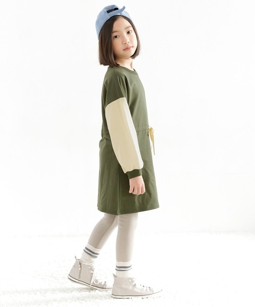 Bee des Bee（ビーデスビー）の「長袖ワンピース（ワンピース・キッズ・ライトグレー/ベージュ/グレー/ライトベージュ/モカ/ブラック×パープル/ブルー/カーキ/アイボリー・110cm/100cm/120cm/130cm/140cm/150cm）」の15枚目の写真