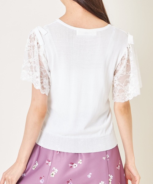 tocco closet（トッコ　クローゼット）の「肩りぼん付きフラワーレーススリーブ切替シャリ感Ｖネックニットプルオーバー（ニット/セーター・レディース・ブラック/オフホワイト/ワイン・M）」の4枚目の写真