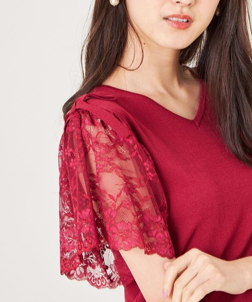 tocco closet（トッコ　クローゼット）の「肩りぼん付きフラワーレーススリーブ切替シャリ感Ｖネックニットプルオーバー（ニット/セーター・レディース・ブラック/オフホワイト/ワイン・M）」の6枚目の写真