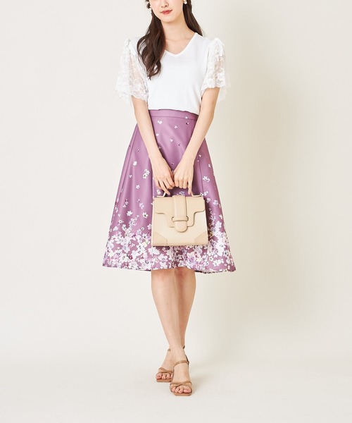 tocco closet（トッコ　クローゼット）の「肩りぼん付きフラワーレーススリーブ切替シャリ感Ｖネックニットプルオーバー（ニット/セーター・レディース・ブラック/オフホワイト/ワイン・M）」の9枚目の写真