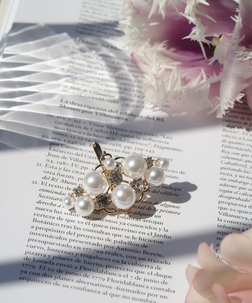 Cupid Heart（キューピッドハート）の「【Cupid Heart】結婚式アクセサリー ヘアカフ（バレッタ/ヘアクリップ・レディース・ベージュ・MEDIUM）」の2枚目の写真