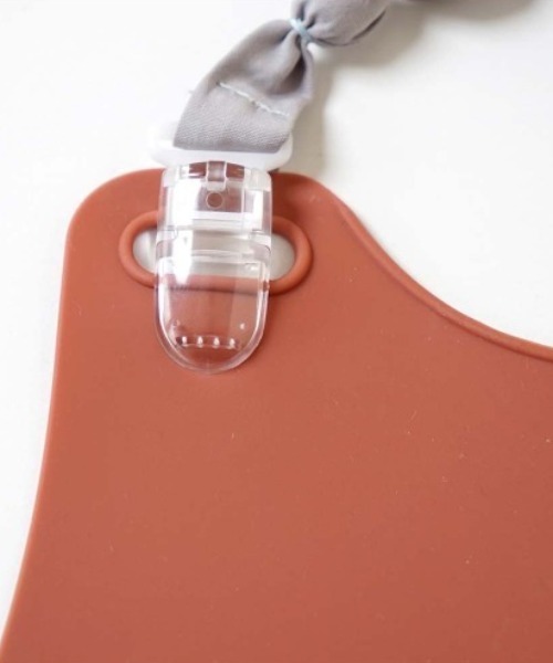 BOBO（ボボ）の「【BOBO(ボボ)】シリコンビブ（マグ/哺乳瓶/お食事グッズ・キッズ・テラコッタ/ライトカーキ・ONE SIZE）」の21枚目の写真