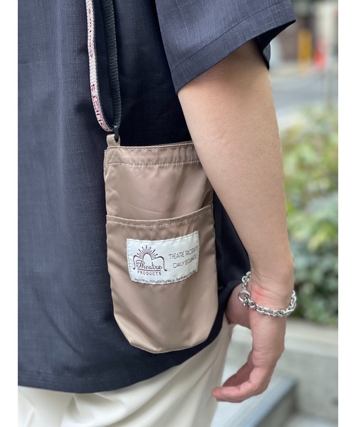 THEATRE PRODUCTS(シアタープロダクツ)の「<THEATRE PRODUCTS >タテガタ/ボトルミニサコッシュ/937134(ボディバッグ/ウエストポーチ・メンズ・ブラック/ベージュ・FREE)」の9枚目の写真