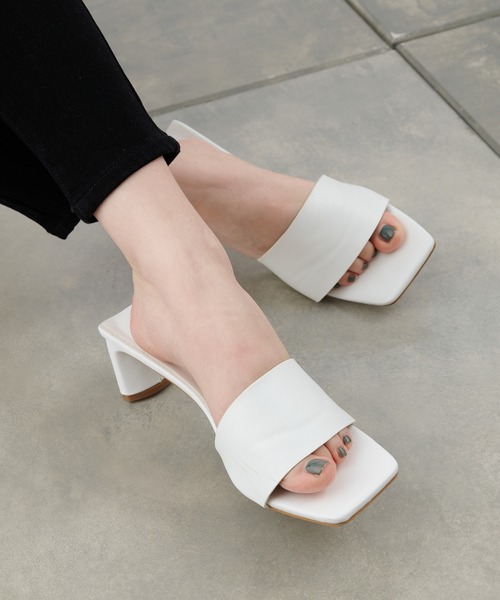 COLONY 2139（コロニートゥーワンスリーナイン）の「細ヒールサンダル（サンダル・レディース・ホワイト/ブラック/ベージュ・22.5cm/23.5cm/24.5cm）」の2枚目の写真