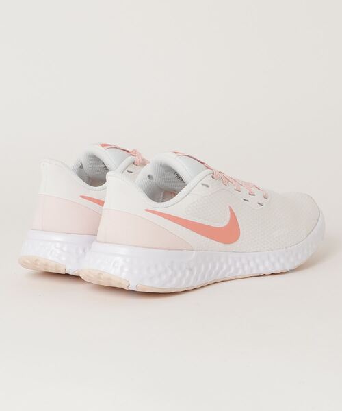 NIKE（ナイキ）の「ﾅｲｷ  ｳｨﾒﾝｽﾞ ﾚﾎﾞﾘｭｰｼｮﾝ 5　BQ3207（スニーカー・レディース・オレンジ/ライトピンク/ブラック×ピンク・23.5cm/24.5cm/23.0cm/24.0cm）」の7枚目の写真