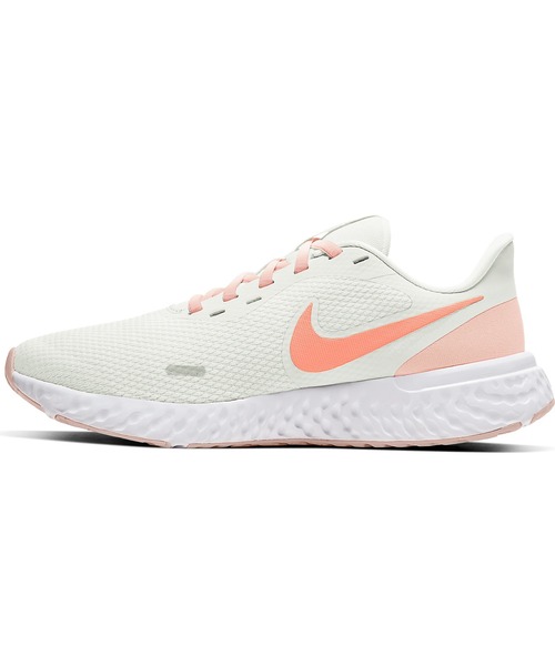 NIKE（ナイキ）の「ﾅｲｷ  ｳｨﾒﾝｽﾞ ﾚﾎﾞﾘｭｰｼｮﾝ 5　BQ3207（スニーカー・レディース・オレンジ/ライトピンク/ブラック×ピンク・23.5cm/24.5cm/23.0cm/24.0cm）」の3枚目の写真