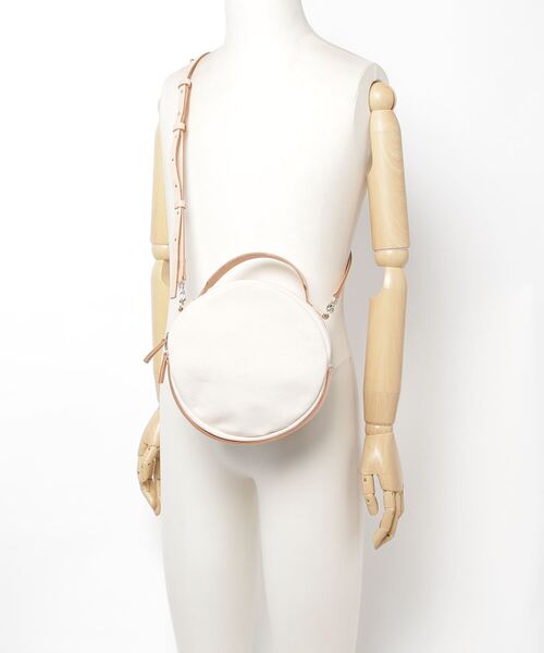 B'2nd（ビーセカンド）の「_Fot（フォート）canvas bag circle-shoulder / サークルショルダー（ショルダーバッグ・レディース・アイボリー・FREE）」の3枚目の写真