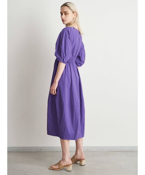 ELENDEEK（エレンディーク）の「スモッキングコクーンワンピース（ワンピース・レディース・ブラック/オリーブ/パープル・01/02）」の5枚目の写真